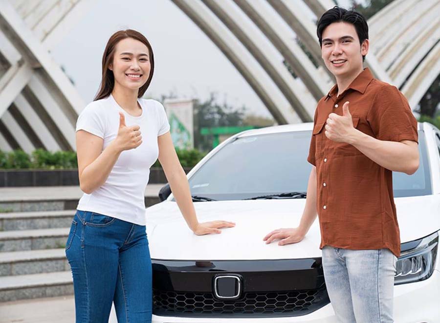 Mua ô tô đứng tên vợ hay chồng?